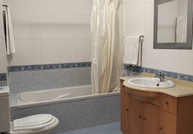 Appartement à Quarteira - T2 Infante AC wifi Garagem 50m Praia