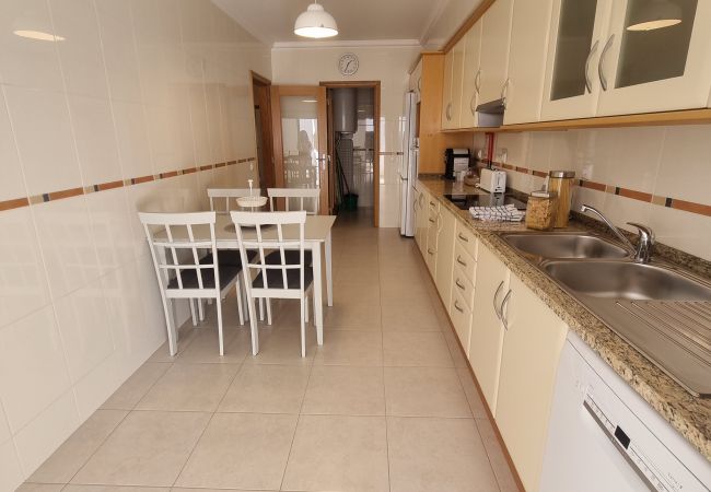 Appartement à Quarteira - T2 INFANTE 101 A/C MODERNO WI-FI GARAGEM 50M PRAIA