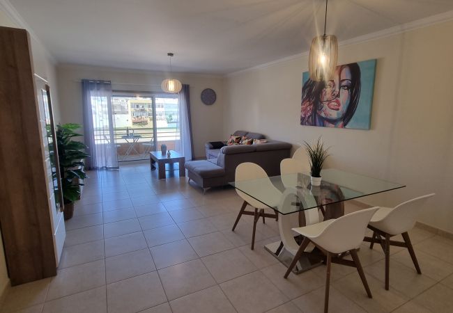 Appartement à Quarteira - T2 INFANTE 101 A/C MODERNO WI-FI GARAGEM 50M PRAIA
