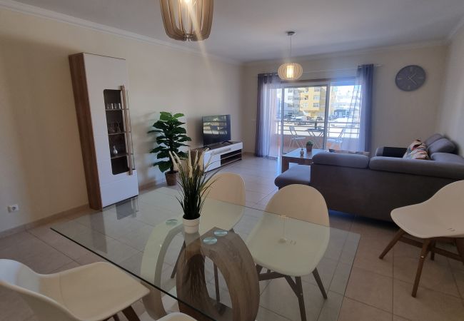 Appartement à Quarteira - T2 INFANTE 101 A/C MODERNO WI-FI GARAGEM 50M PRAIA