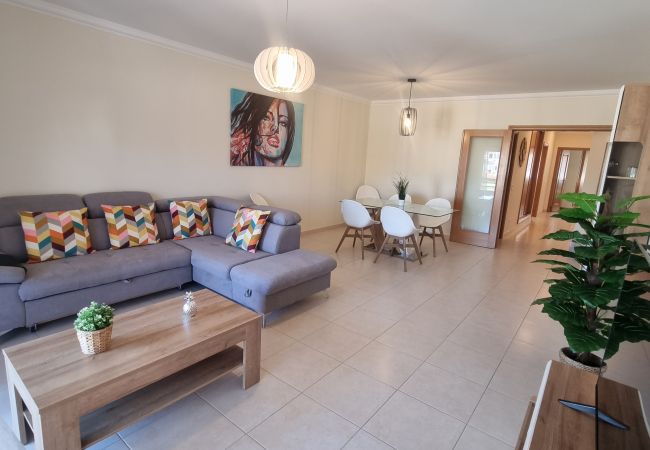 Appartement à Quarteira - T2 INFANTE 101 A/C MODERNO WI-FI GARAGEM 50M PRAIA