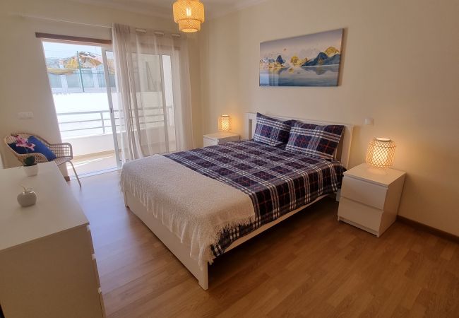 Appartement à Quarteira - T2 INFANTE 101 A/C MODERNO WI-FI GARAGEM 50M PRAIA