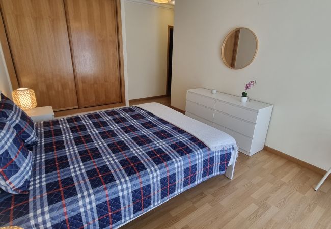 Appartement à Quarteira - T2 INFANTE 101 A/C MODERNO WI-FI GARAGEM 50M PRAIA
