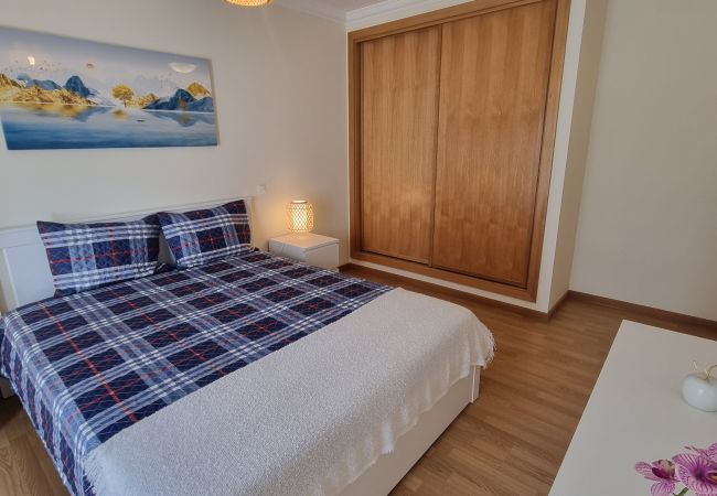 Appartement à Quarteira - T2 INFANTE 101 A/C MODERNO WI-FI GARAGEM 50M PRAIA