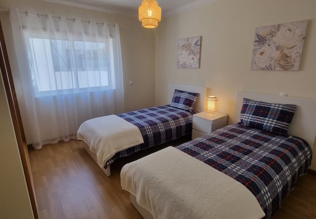 Appartement à Quarteira - T2 INFANTE 101 A/C MODERNO WI-FI GARAGEM 50M PRAIA