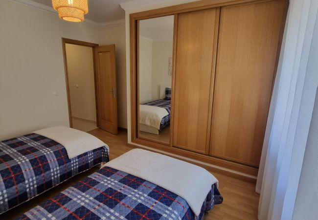 Appartement à Quarteira - T2 INFANTE 101 A/C MODERNO WI-FI GARAGEM 50M PRAIA