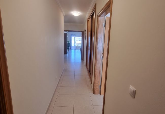 Appartement à Quarteira - T2 INFANTE 101 A/C MODERNO WI-FI GARAGEM 50M PRAIA