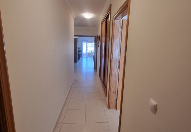 Appartement à Quarteira - T2 INFANTE 101 MODERNO WI-FI GARAGEM 50M PRAIA