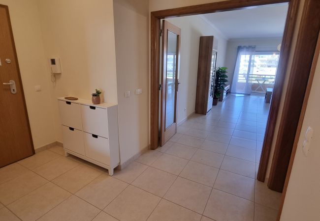 Appartement à Quarteira - T2 INFANTE 101 A/C MODERNO WI-FI GARAGEM 50M PRAIA
