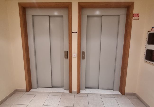Appartement à Quarteira - T2 INFANTE 101 A/C MODERNO WI-FI GARAGEM 50M PRAIA