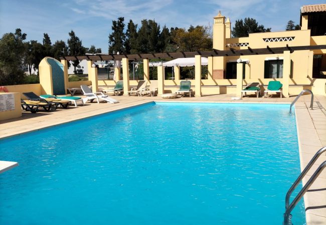 Appartement à Quarteira - T2 Vila Bairos A/C Piscina e Garagem Vilamoura