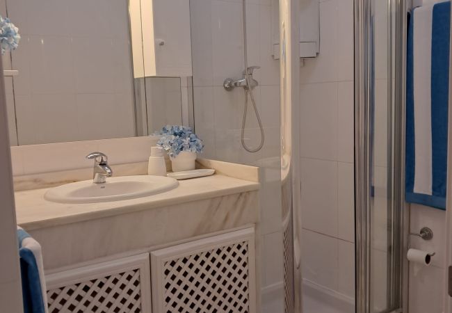 Appartement à Quarteira - T2 AZUL ACOLHEDOR FRENTE MAR